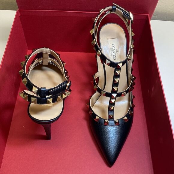 Valentino Garavani

Black and Gold Rockstud Ankle Strap Pump - Picture 12 of 17